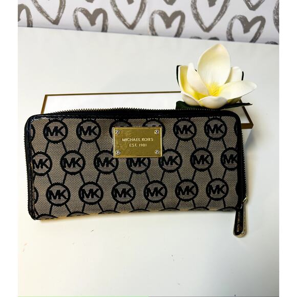 Michael Kors Monogram Zip Wallet – Classic Logo Prin - Picture 3 of 5